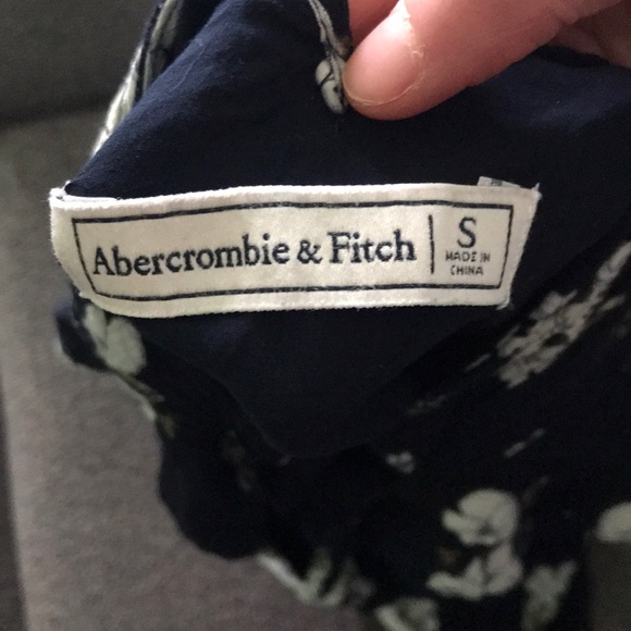 Excellent Condition Ruffle Shirt - Picture 5 of 5